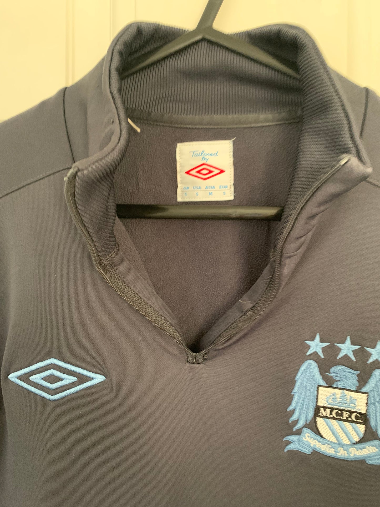 Umbro Manchester City 2010/2011 Sweatshirt (S)