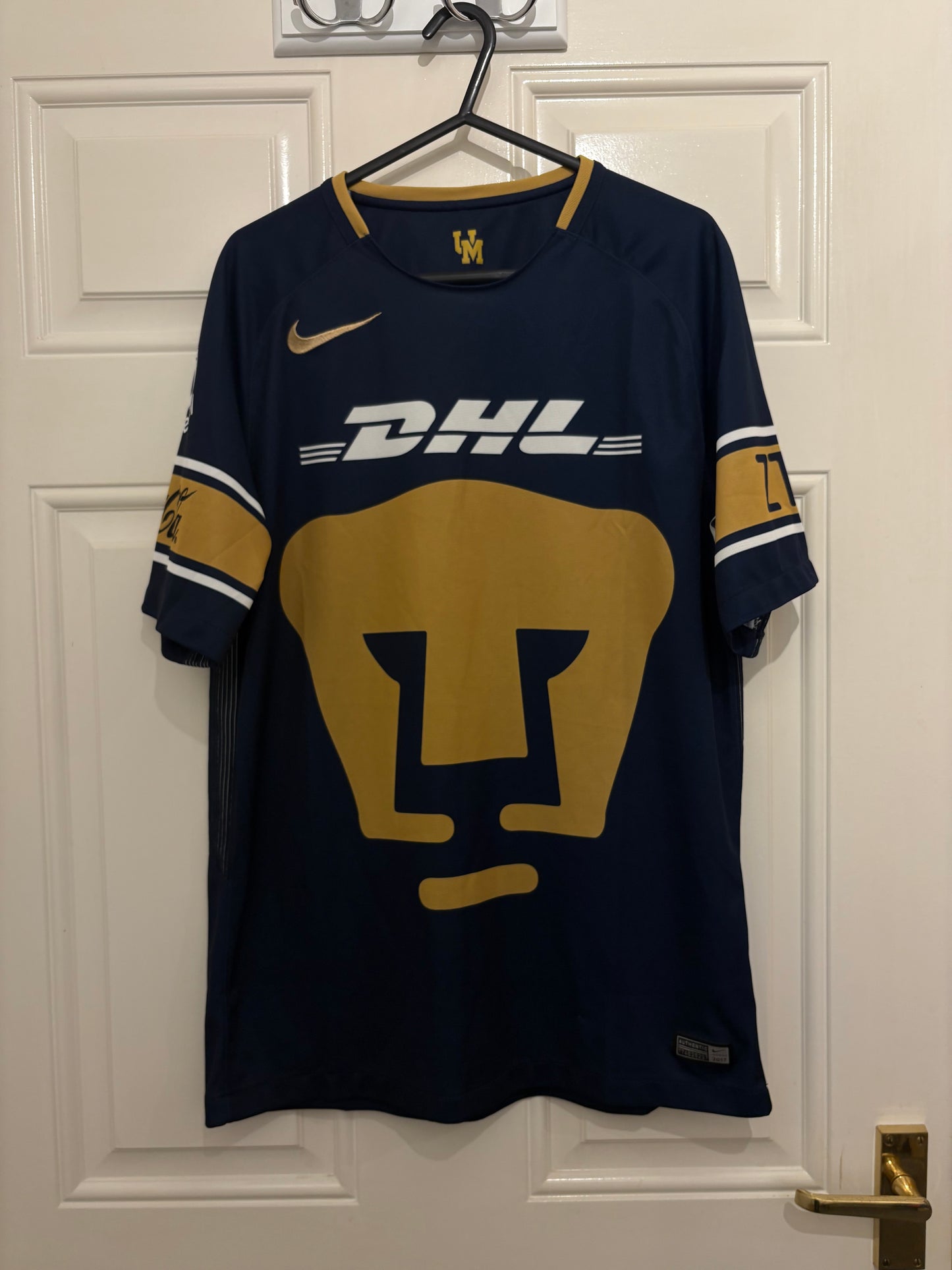 Nike Pumas UNAM 2017/2018 Home Shirt (M)