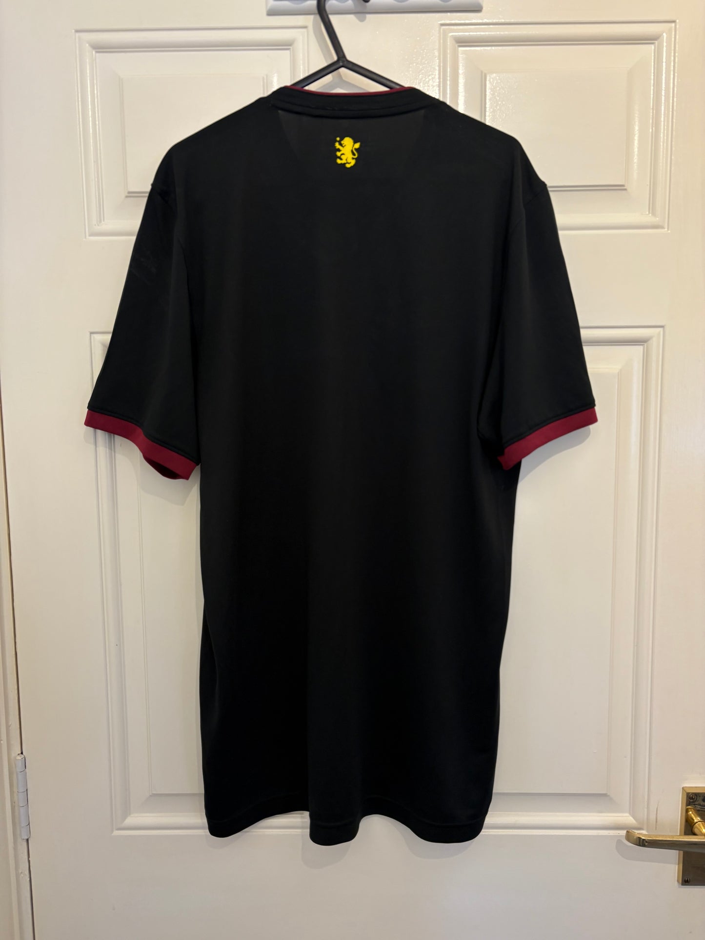 Under Armour Aston Villa 2017/2018 Away Shirt (M)