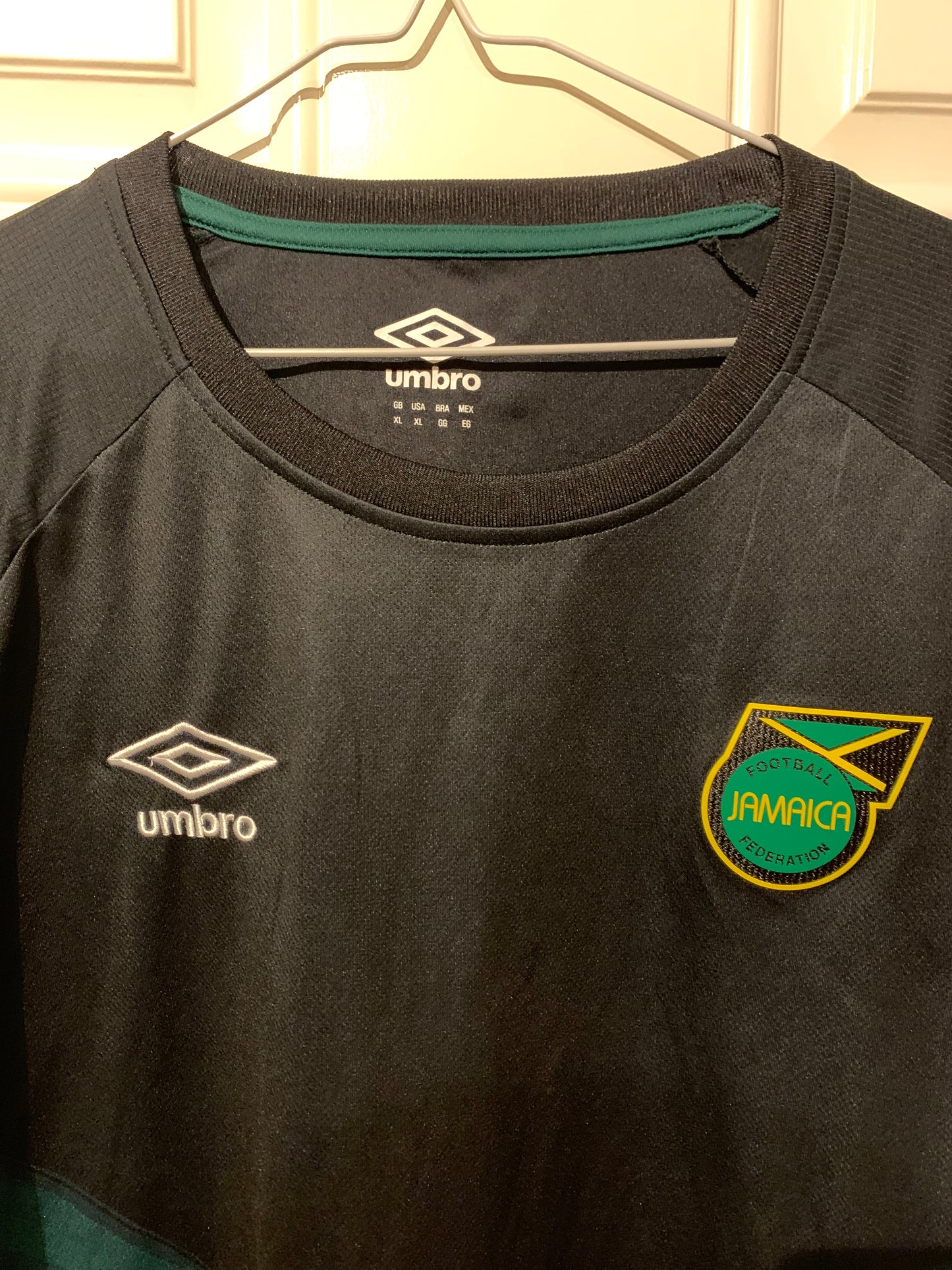 Umbro Jamaica 2021/2022 Long Sleeve Training Shirt (XL)