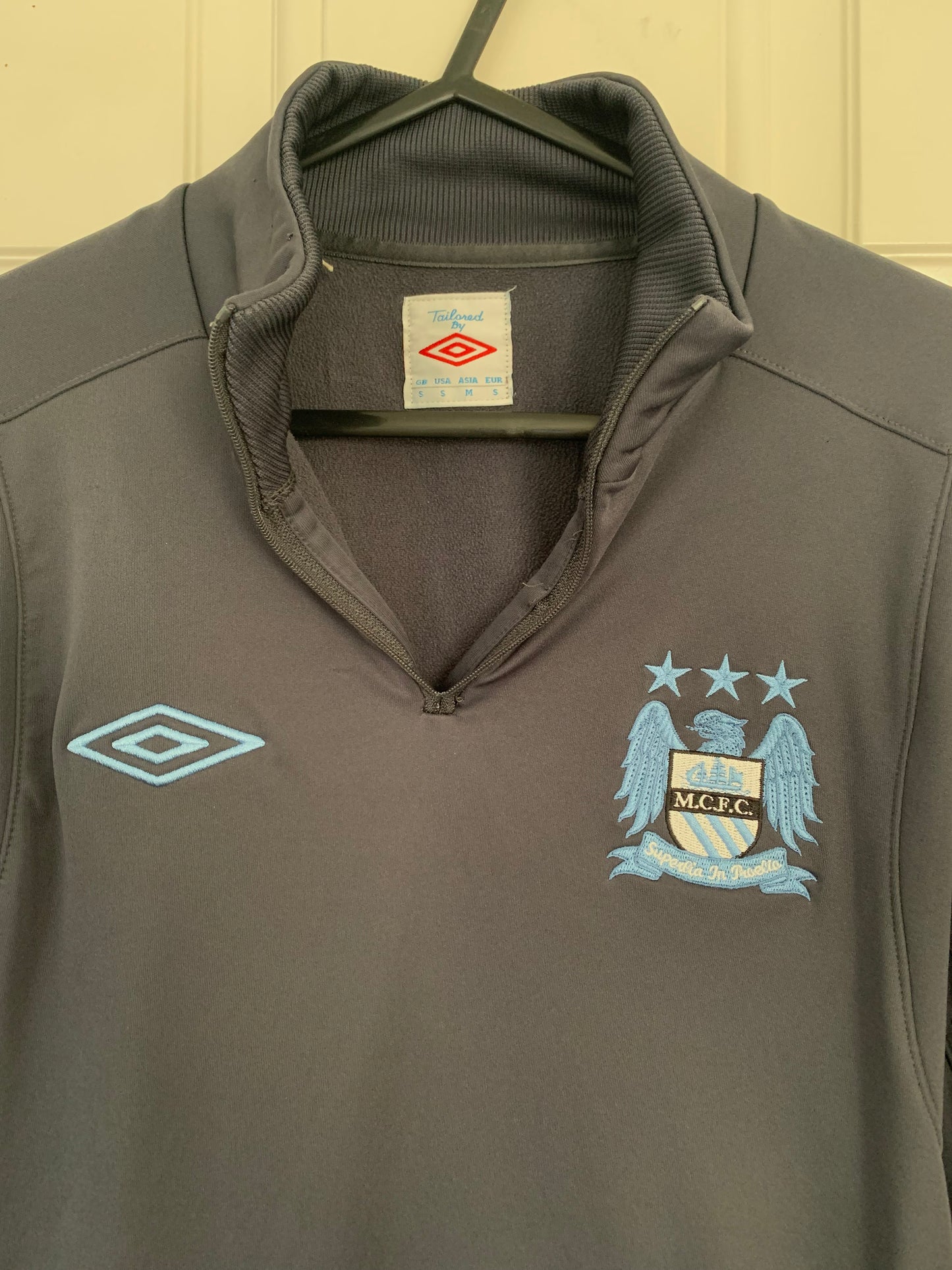 Umbro Manchester City 2010/2011 Sweatshirt (S)