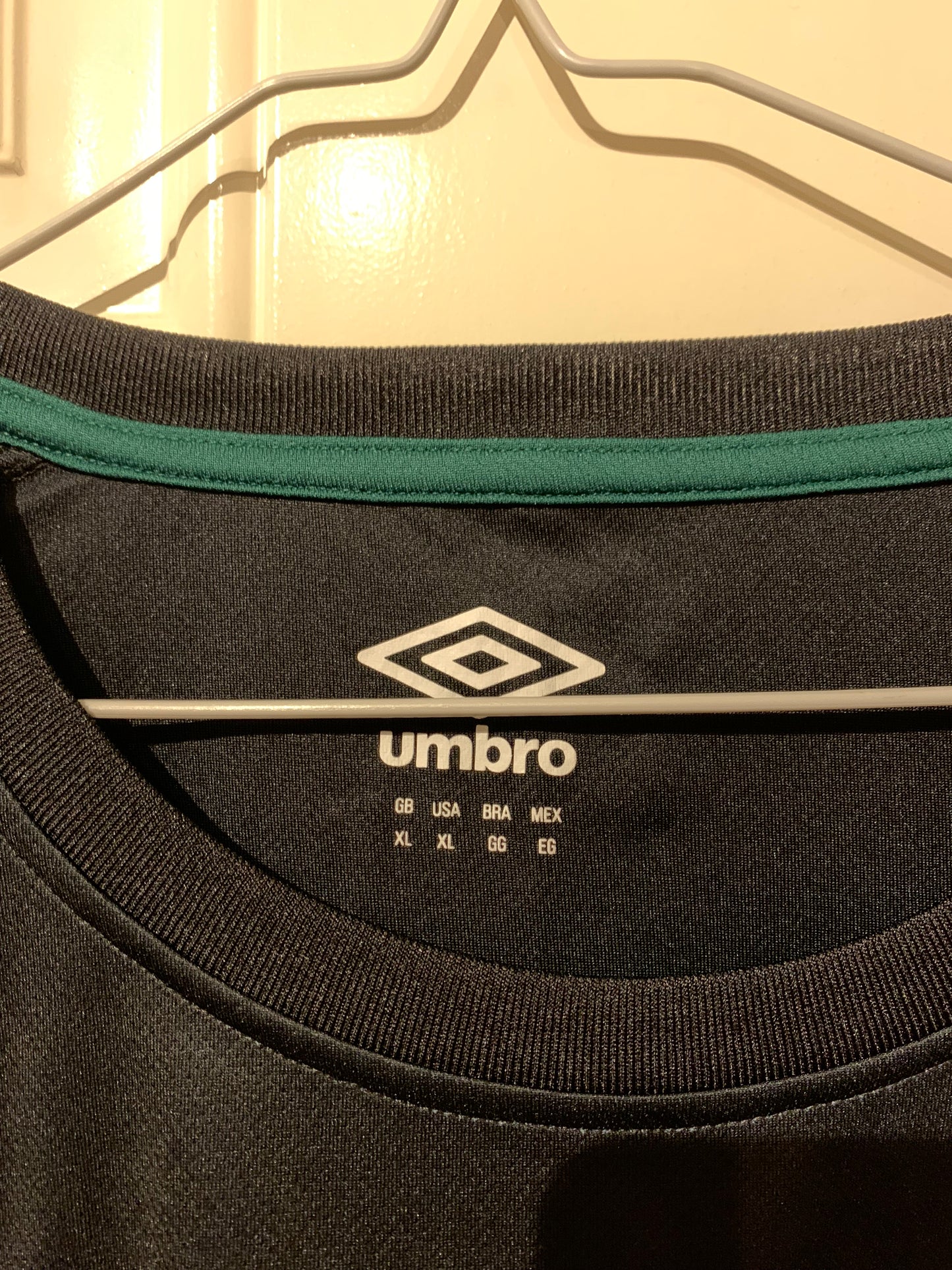 Umbro Jamaica 2021/2022 Long Sleeve Training Shirt (XL)